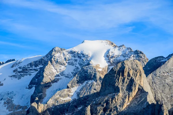 Marmolada 山顶和冰川的看法在白云岩山 意大利 — 图库照片