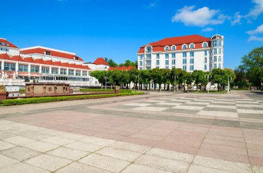 Yaz, Baltık Denizi, Polonya Sopot sahil kasabasında Parkı