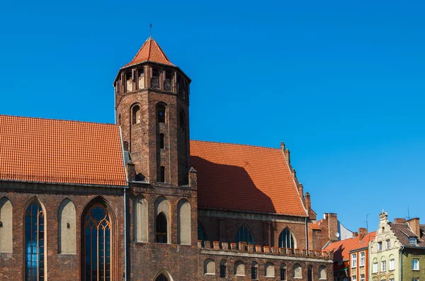 Tradycyjne Czerwonej Cegły Kościół Lato Słoneczny Dzień Starym Mieście Gdańsku — Zdjęcie stockowe