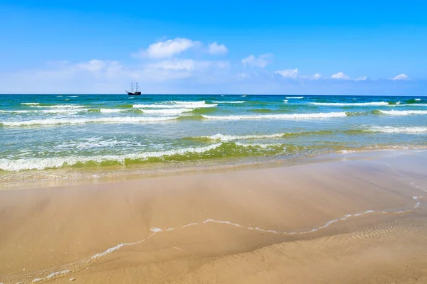 Golven Het Strand Van Oostzee Buurt Van Łeba Polen Stockafbeelding