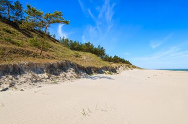 Güzel kumlu plajı yakınındaki Leba, Baltık Denizi, Polonya