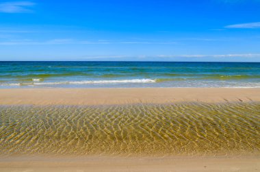 Güzel kumlu plajı yakınındaki Leba, Baltık Denizi, Polonya