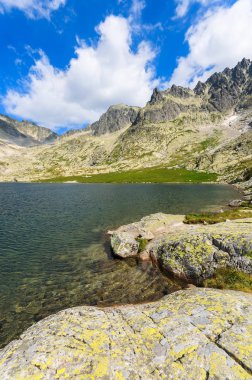 Yaz peyzaj Tatra Dağları, Slovakya'nın güzel göl