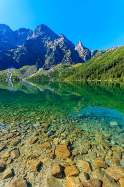 Yeşil su dağı Morskie Oko Gölü, Tatra Dağları, Polonya