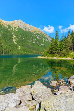 Yeşil su dağı Morskie Oko Gölü, Tatra Dağları, Polonya