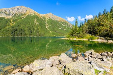 Yeşil su dağı Morskie Oko Gölü, Tatra Dağları, Polonya