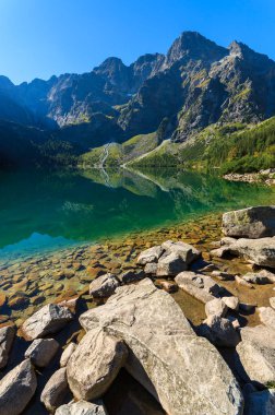 Yeşil su dağı Morskie Oko Gölü, Tatra Dağları, Polonya