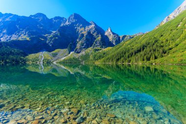 Yeşil su dağı Morskie Oko Gölü, Tatra Dağları, Polonya