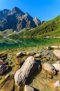 Yeşil su dağı Morskie Oko Gölü, Tatra Dağları, Polonya
