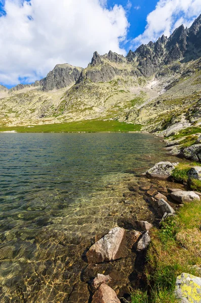 Vacker Sjö Sommarlandskap Tatrabergen Slovakien — Stockfoto