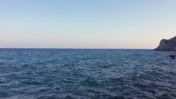 Μπλε Κύματα Που Φαίνονται Από Την Παραλία Μεσόγειος Θάλασσα Ισπανία — Αρχείο Βίντεο