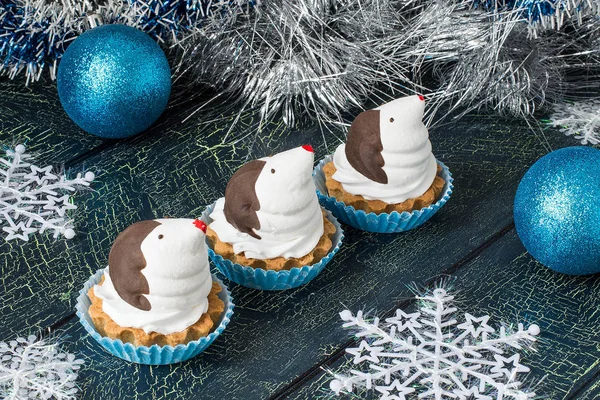 Noel kek komik penguen şeklinde — Stok fotoğraf