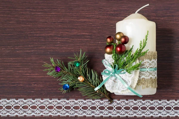 Kerstmis achtergrond met een handgemaakte kaars — Stockfoto