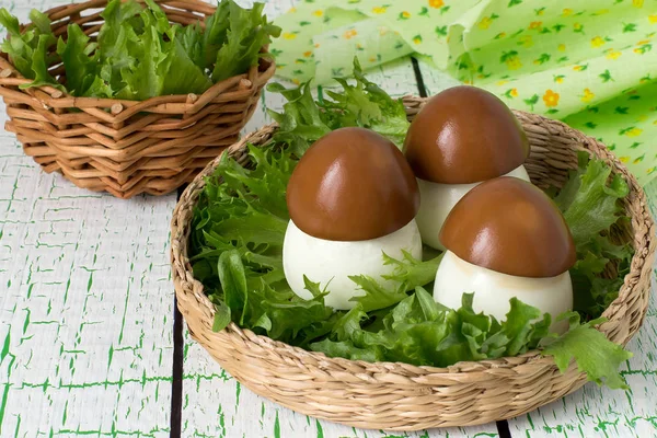 Δημιουργική ιδέα του σχεδιασμού των Γεμιστά αυγά σε μορφή πορτσίνι — Φωτογραφία Αρχείου