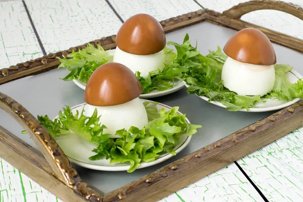 Δημιουργική ιδέα του σχεδιασμού των Γεμιστά αυγά σε μορφή πορτσίνι — Φωτογραφία Αρχείου