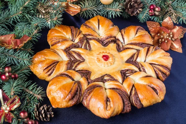 La torta festiva originale nella forma di stella — Foto Stock