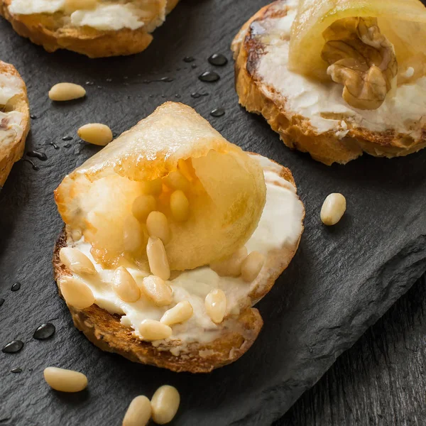 Canape with ricotta cheese, pears, nuts and honey — Stock Photo, Image