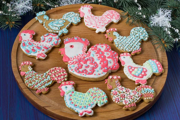 Gingerbread in the form of a rooster - symbol of 2017 — Stock Photo, Image