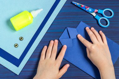 Çocuk tarafından Babalar Günü tebrik kartı oluşturma. Adım 4