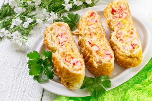 Finom házi pite sajt, surimi — Stock Fotó