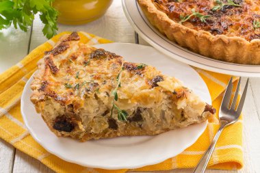 Lahana ve Erik ile lezzetli ev yapımı kiş 