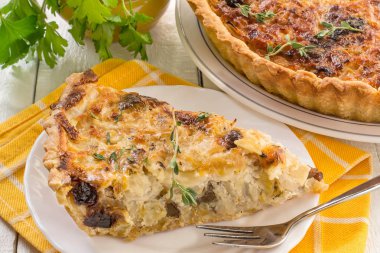 Lahana ve Erik ile lezzetli ev yapımı kiş 