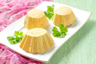 Havuç-tavuk sufle, çift kazan içinde pişmiş  