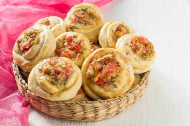 Sebze ve peynir ile lezzetli ev yapımı buns 