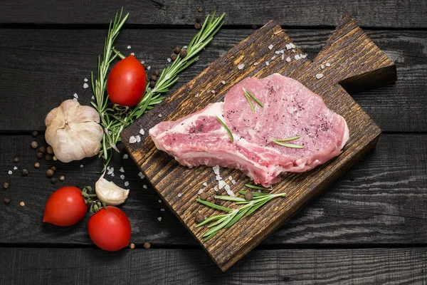 Piece of raw pork loin, vegetables, herbs and spices — Stock Photo, Image