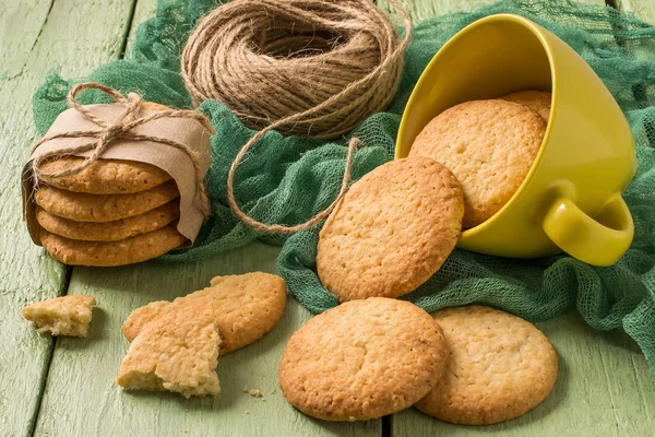 Домашнее печенье с луком, кунжутом и специями — стоковое фото