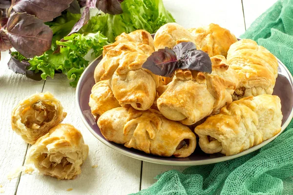 Rouleaux de légumes savoureux aux aubergines et au fromage — Photo