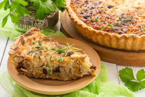 Lahana ve Erik ile lezzetli ev yapımı kiş 