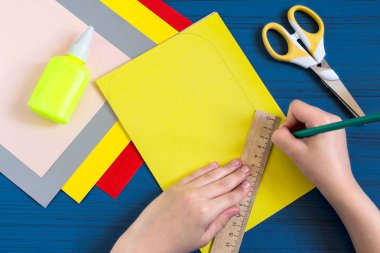 Tebrik kartı yeni öğretim yılı için yapma. Adım 3 