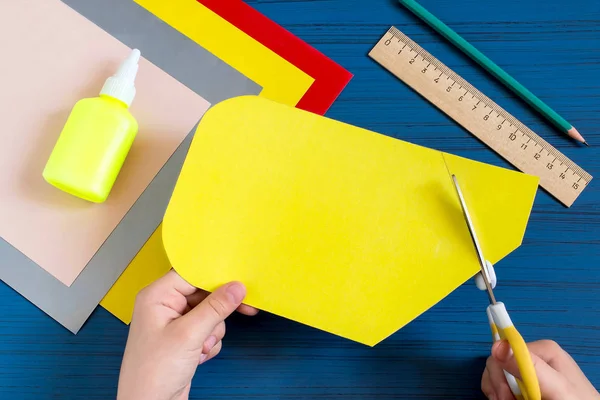 Tebrik kartı yeni öğretim yılı için yapma. Adım 4 