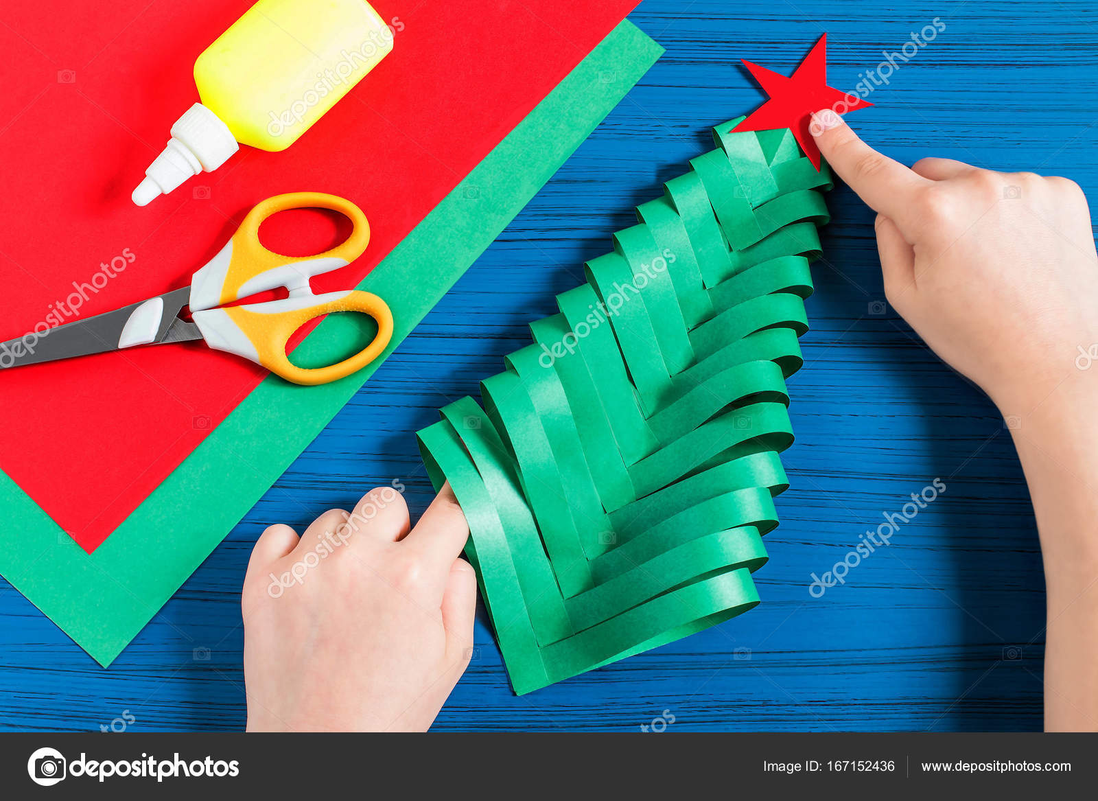 Hacer El árbol De Navidad Tridimensional De Papel Paso 9