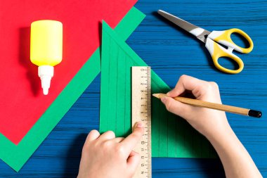 Üç boyutlu Noel ağacı kağıttan yapım. Adım 3 