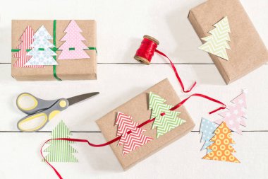 Noel için hediye kutuları yapma 