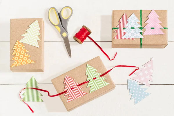크리스마스를 위한 선물 상자 만들기 — 스톡 사진