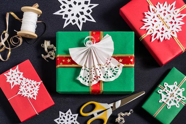 Noel için hediye kutuları, Dekorasyon 