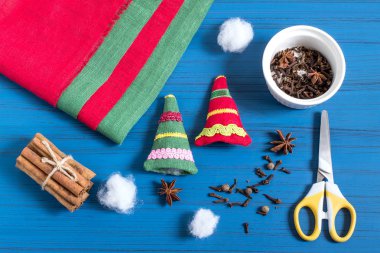 Aromatik Noel ağacı poşet yapma. Noel hediyesi. Adım 6