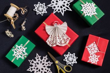 Noel için hediye kutuları, Dekorasyon 