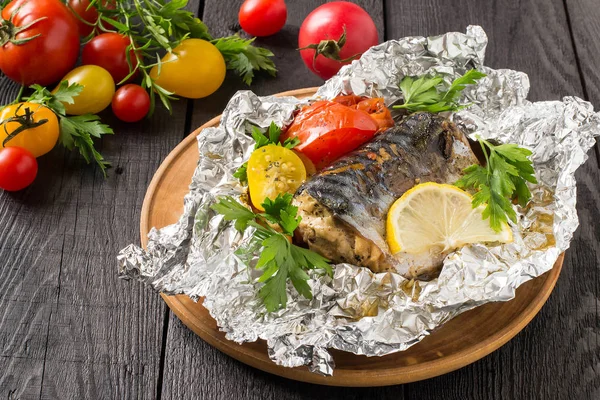 Folyo domatesli fırında uskumru 