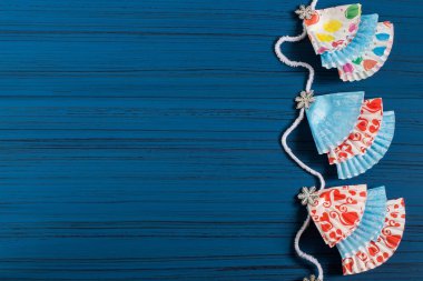 Ev yapımı Noel ağaçları çelenk ile Noel arka plan 