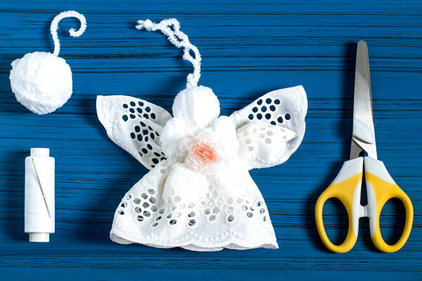 Making Christmas angel. Step 6 