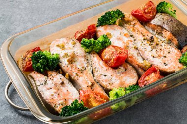 Somon biftek pişmiş sebze ile 