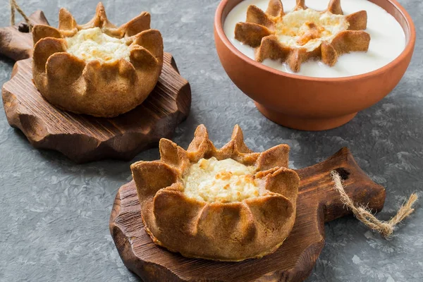 Geleneksel Karelya pişirme, çavdar pies yangın dolapları (kalitki) 