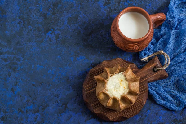 Cozimento tradicional de Karelian, tortas de centeio wickets (kalitki ) — Fotografia de Stock