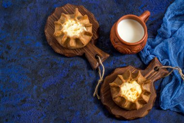 Geleneksel Karelya pişirme, çavdar pies yangın dolapları (kalitki) 