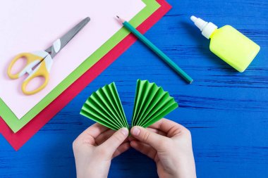 Çocuk hediye için 8 Mart ya da anneler günü yapar. Adım 3 