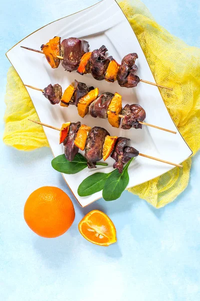 Şiş kebap tavuk karaciğer mandalina ile gelen 
